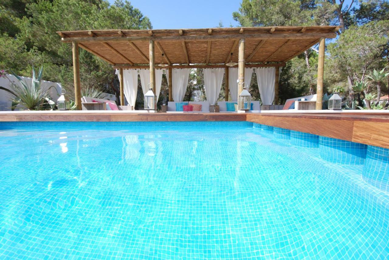 La Hacienda Aparthotel Sant Ferran de Ses Roques Bagian luar foto