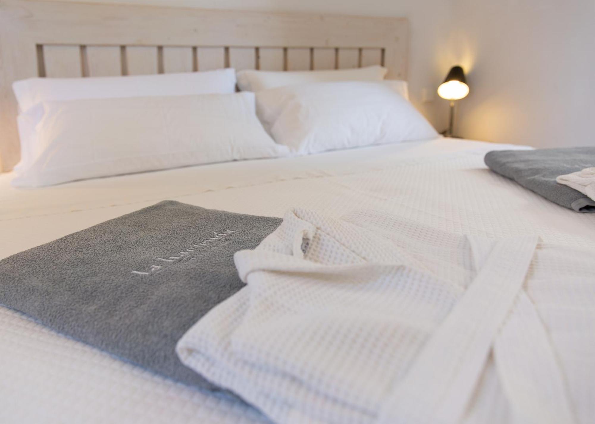 La Hacienda Aparthotel Sant Ferran de Ses Roques Bagian luar foto